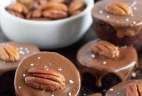 No-Bake Texas Sheet Cake Poppers
