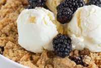 Sweet Tangy Apple Blackberry Crumble