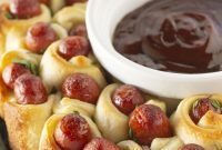 Simple Holiday Pigs in a Blanket Wreath