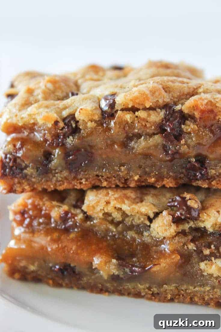 Ulusal Çikolata Parçacıklı Kurabiye Günü'ne Özel: En İyi 5 Kurabiye Tarifi 5 Gooey salted caramel chocolate chip cookie bars, sliced and ready to serve.