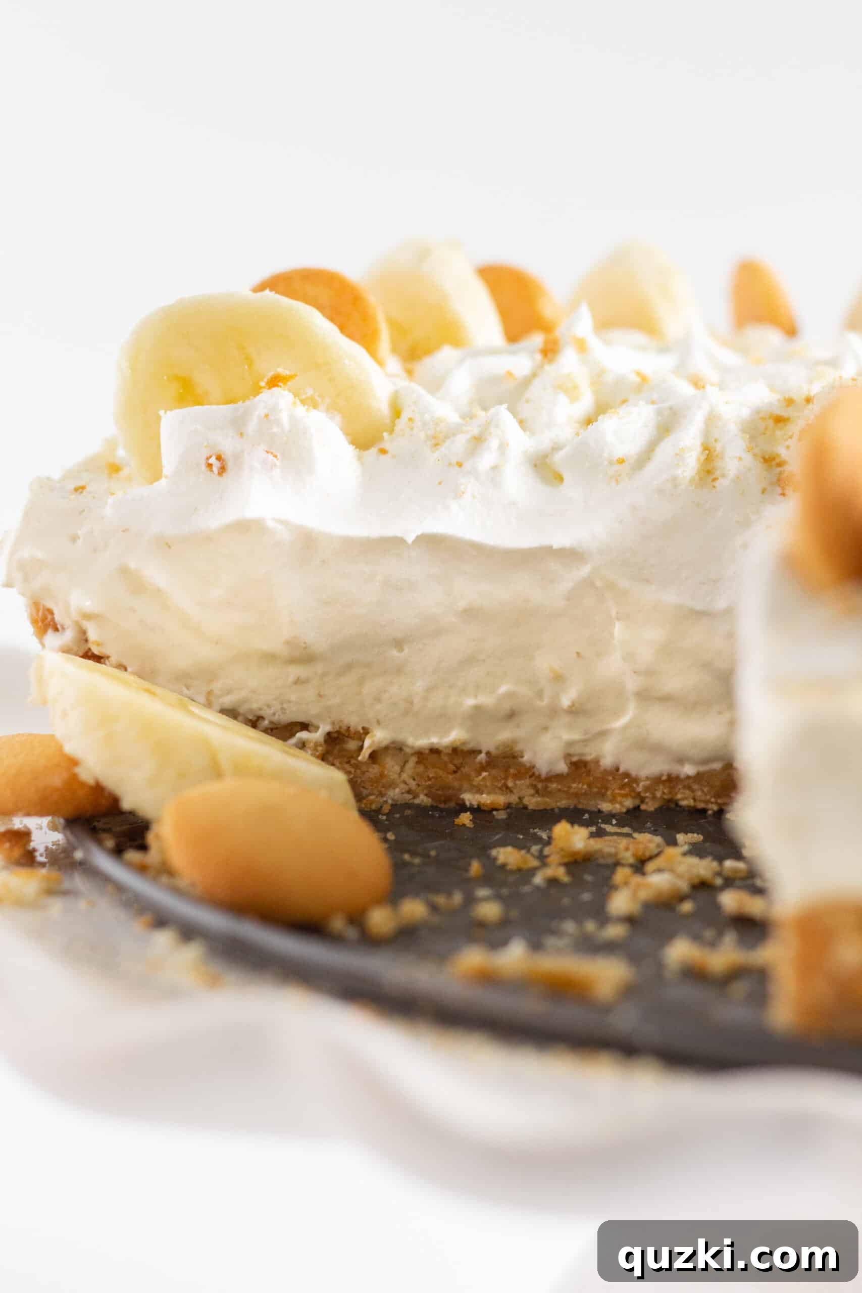 Banana Pudding No Bake Cheesecake featuring a vanilla wafer crust, fresh banana slices, and a rich creamy filling.