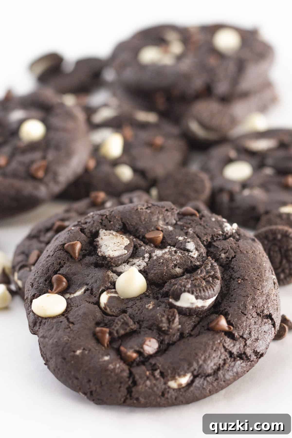 Effortless Chocolate Cookies & Cream Delights 5 Beautifully arranged chocolate cookies and cream cookies on a serving tray, garnished with extra Oreo pieces.